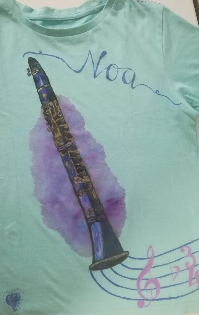 Ele24303221's tweet photo. #musica #clarinete #adagio #mozart #camisetaspersonalizadas #music #clarinet #handamade #tshirt #pintadoaman #enxebrada https://t.co/OrQENTzl9D
