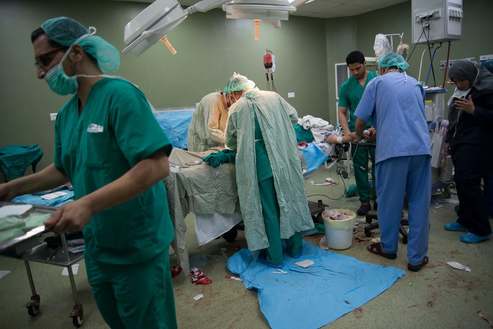 MSF_Espana's tweet image. Gaza: la situación en Palestina es inaceptable e inhumana. Hay al menos 55 muertos y 2.271 heridos, incluidos 1.359 por munición real. Son cifras abrumadoras. Es insoportable ver a tantas personas desarmadas recibiendo disparos en tan poco tiempo. a.msf.es/2IILdrO