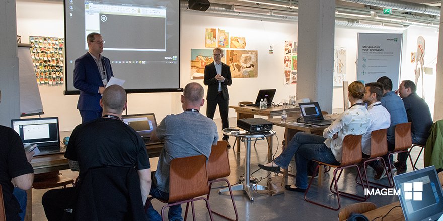 ImagemNL's tweet photo. Vandaag in Apeldoorn tijdens het Defence Summit Nederland: Defensie organisaties worden bijgepraat over de laatste ontwikkelingen en hoe @ImagemNL kan helpen dingen in kaart te brengen. #defensie #geospatial #M.Apps #spatialmodeler https://t.co/IkOx0bjAs7