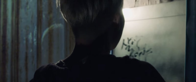 The message written on glass in WINGS short film ‘REFLECTION’“Must Survive”The message Namjoon writes on the mirror in HYYH Epilogue“Must Survive”Yoongi holding a broken mirror piece in RUN Japanese MV