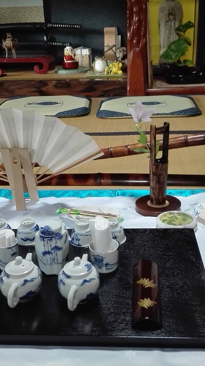 teamasterscupsp's tweet photo. En las montañas de Pakistán se dice que son necesarias 3 tazas de té para hacer un negocio. La primera recibe a un extraño, la segunda te convierte en amigo y con la tercera quedas unido a su familia, y por su familia están dispuestos a todo, incluso a morir #tmcs2018 #TeaTender https://t.co/lUKOujRQRg