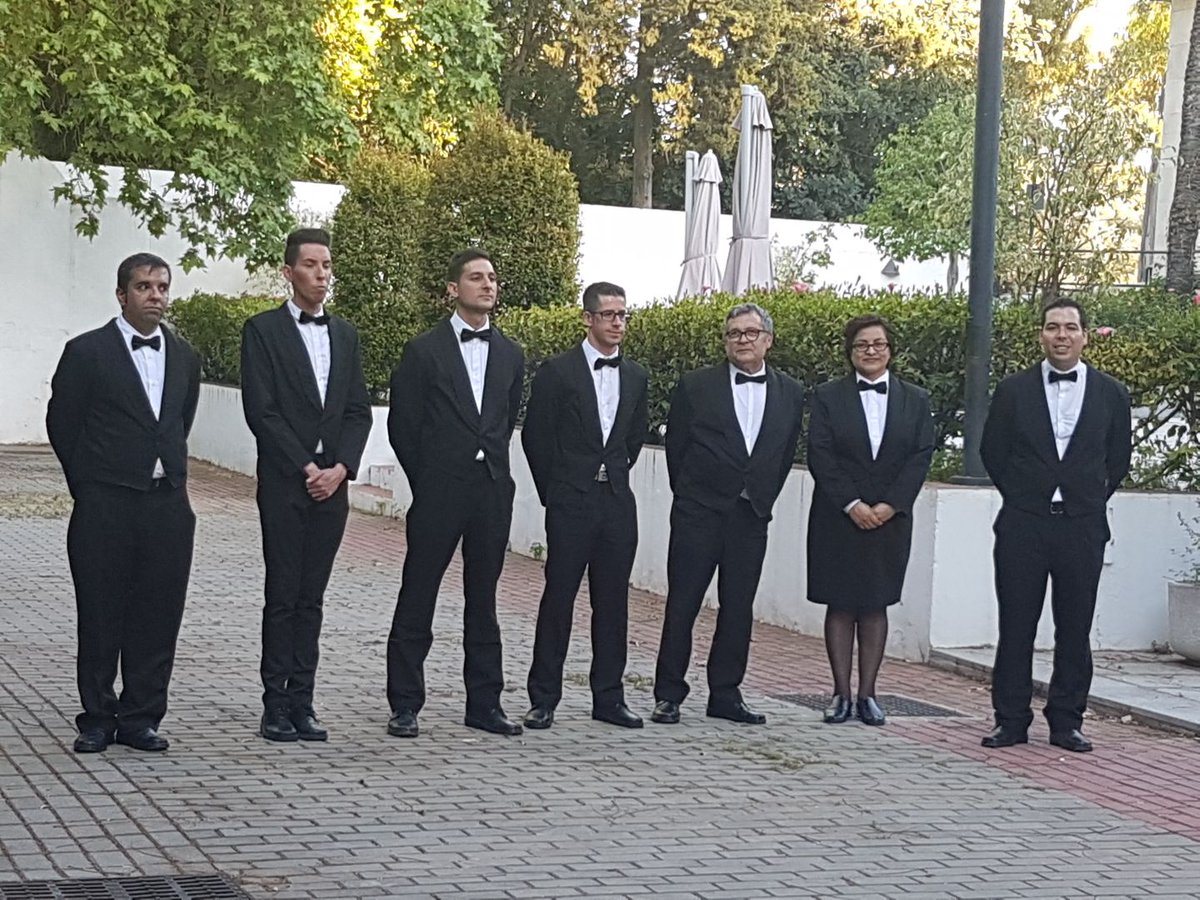 MalagaJuntaEE's tweet photo. Si disfrutaste de la #NocheEnBlancoMLG en #LaConsula, te gustó el servicio, la comida y la escuela, es porque el @SAEmpleo  da  formación de excelencia para  nuestros futuros profesionales de la #hostelería y TÚ puedes ser uno de ellos.  Inscríbete👉 https://t.co/5hiGJ2Dbnb https://t.co/MApkPyx8zv