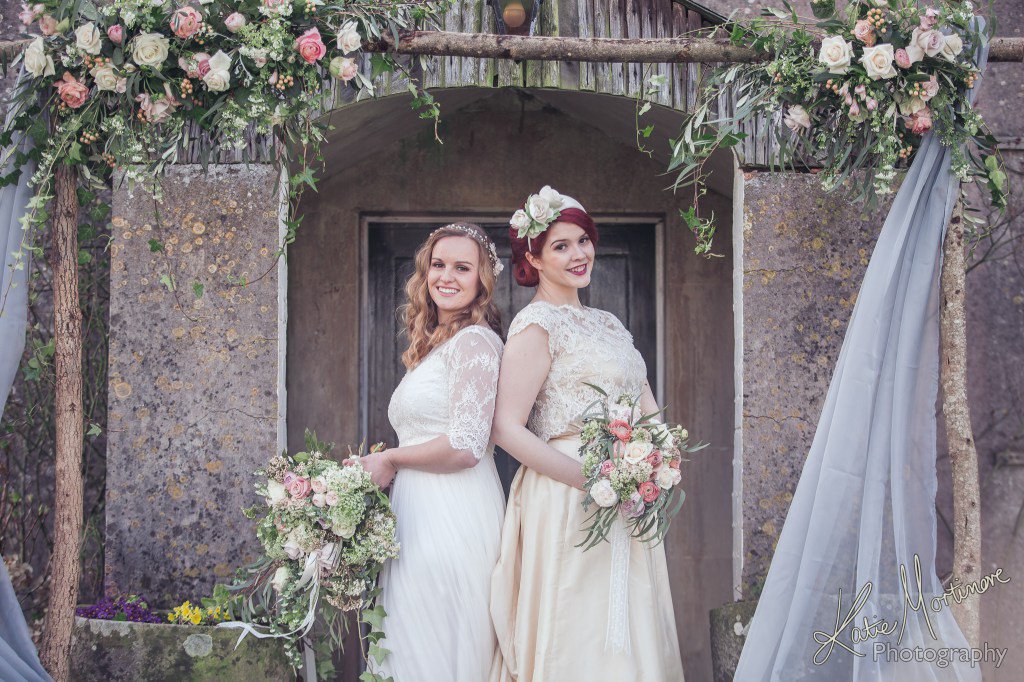 On The Farm Celebrations – Vintage Styled Wedding Shoot katiemortimore.com/on-farm-celebr…