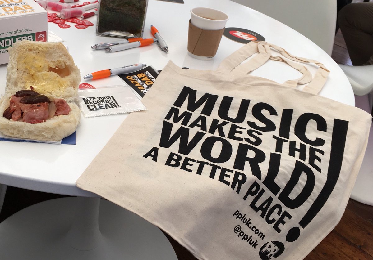 bcbradio's tweet photo. 📻 We’ve arrived at The Radio Festival 2018 for our annual radio fix, thanks to the Community Media Association & InterNews
We’re starting off the day with a bacon butt from Fix Radio 🥪
#RadFest18 #FixRadio #RadioFix
#RockAndBaconRoll https://t.co/ONyypYRb8w