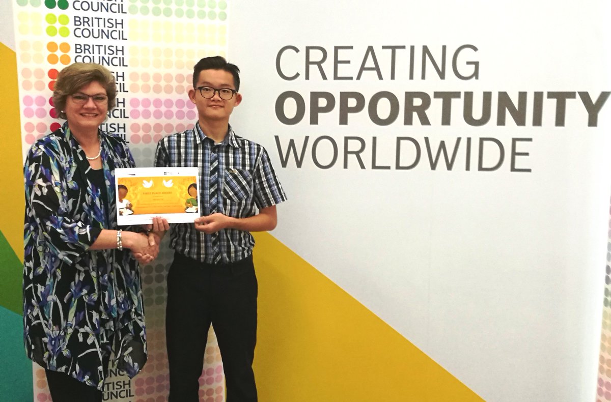 UKinMalaysia's tweet photo. #Congratulations Ren-Wei Yip of @sjii_malaysia, #Malaysia on winning first prize at the #Commonwealth Class Writing Competition (11–14 year-old category).
#MYUKEdu https://t.co/niclgorW6d