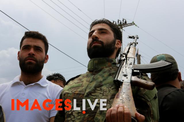 imageslive's tweet photo. Pro-Opposition Demonstration Near Aleppo, Syria
#Aleppo #Syria #Anjara #Demonstration #FreeSyria #Army #FreeSyrian #NuralDin #AlZenki #Rebels #Syrian #Syrian_Conflict #Syrian_Oppositi
Ph:Juma Muhammad/#IMAGESLIVE https://t.co/6ozoSkvvhW https://t.co/LXHIjs1Fh5