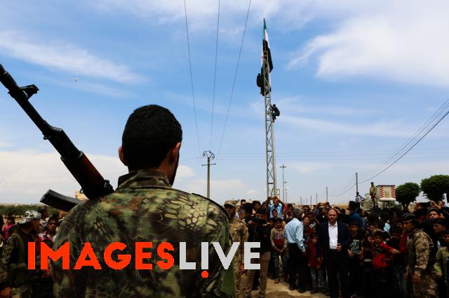 imageslive's tweet photo. Pro-Opposition Demonstration Near Aleppo, Syria
#Aleppo #Syria #Anjara #Demonstration #FreeSyria #Army #FreeSyrian #NuralDin #AlZenki #Rebels #Syrian #Syrian_Conflict #Syrian_Oppositi
Ph:Juma Muhammad/#IMAGESLIVE https://t.co/6ozoSkvvhW https://t.co/LXHIjs1Fh5