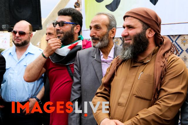imageslive's tweet photo. Pro-Opposition Demonstration Near Aleppo, Syria
#Aleppo #Syria #Anjara #Demonstration #FreeSyria #Army #FreeSyrian #NuralDin #AlZenki #Rebels #Syrian #Syrian_Conflict #Syrian_Oppositi
Ph:Juma Muhammad/#IMAGESLIVE https://t.co/6ozoSkvvhW https://t.co/LXHIjs1Fh5