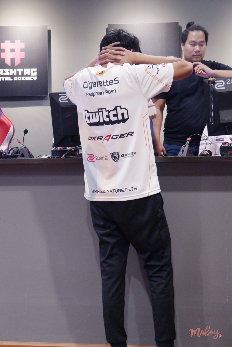 MaBoy_s's tweet photo. 130518 CS:GO Pro League Season#4 Open Qualifier LAN FINAL | 🤭🤭 #Cigarettes #CigarettesTV #โบ๊ะบ๊ะแฟมิลี่ #Signaturecsgo https://t.co/LzWGOlubjG