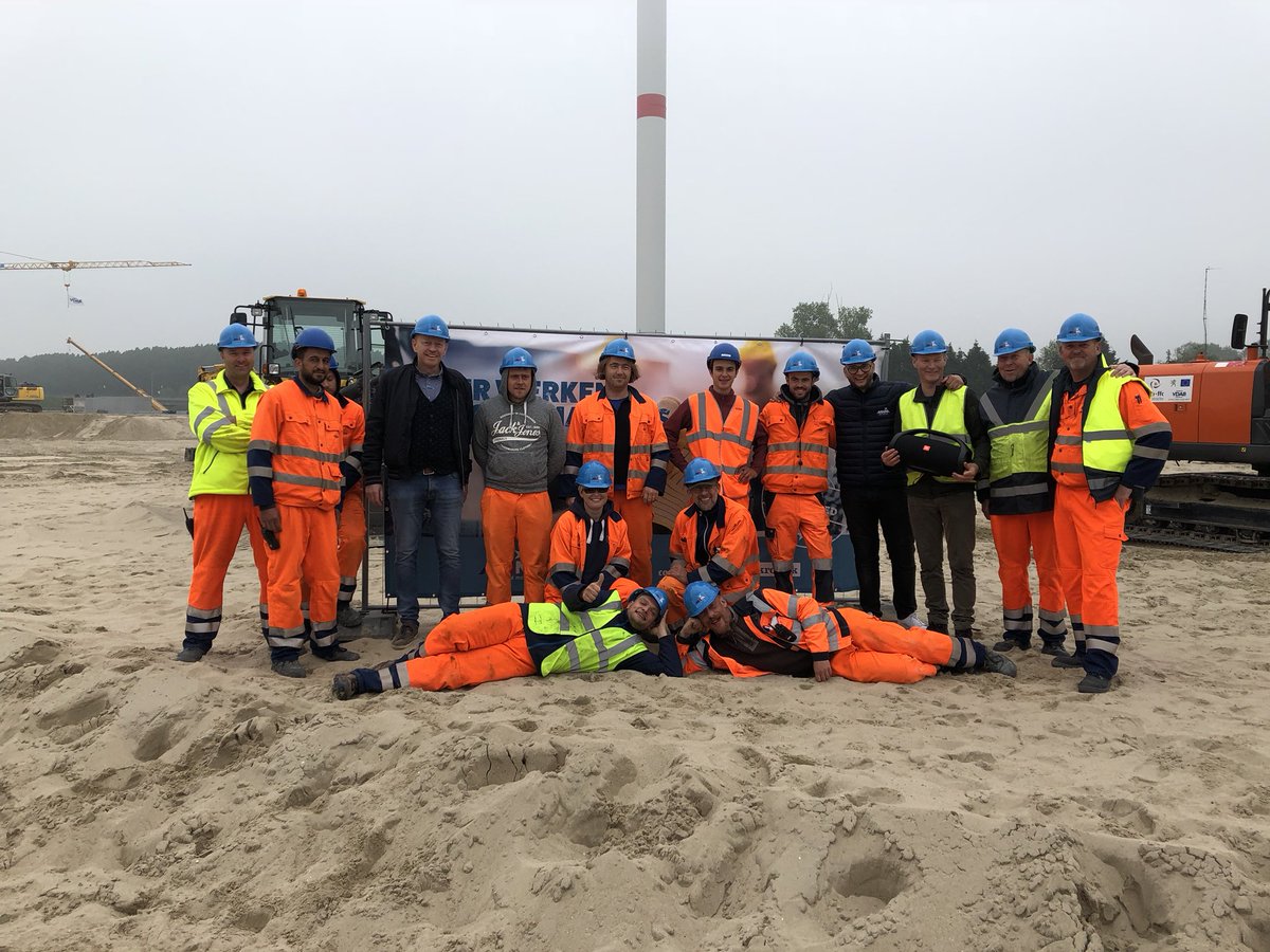 build_eye_app's tweet photo. Goed opgeleide #bouwmakkers vinden wij top. Daarom maakten we vdab_be Roeselare ook MNMbe approved Stad_Roeselare #bouwkroniek #constructiv #debouwwerkt https://t.co/xXJWcmcXn1
