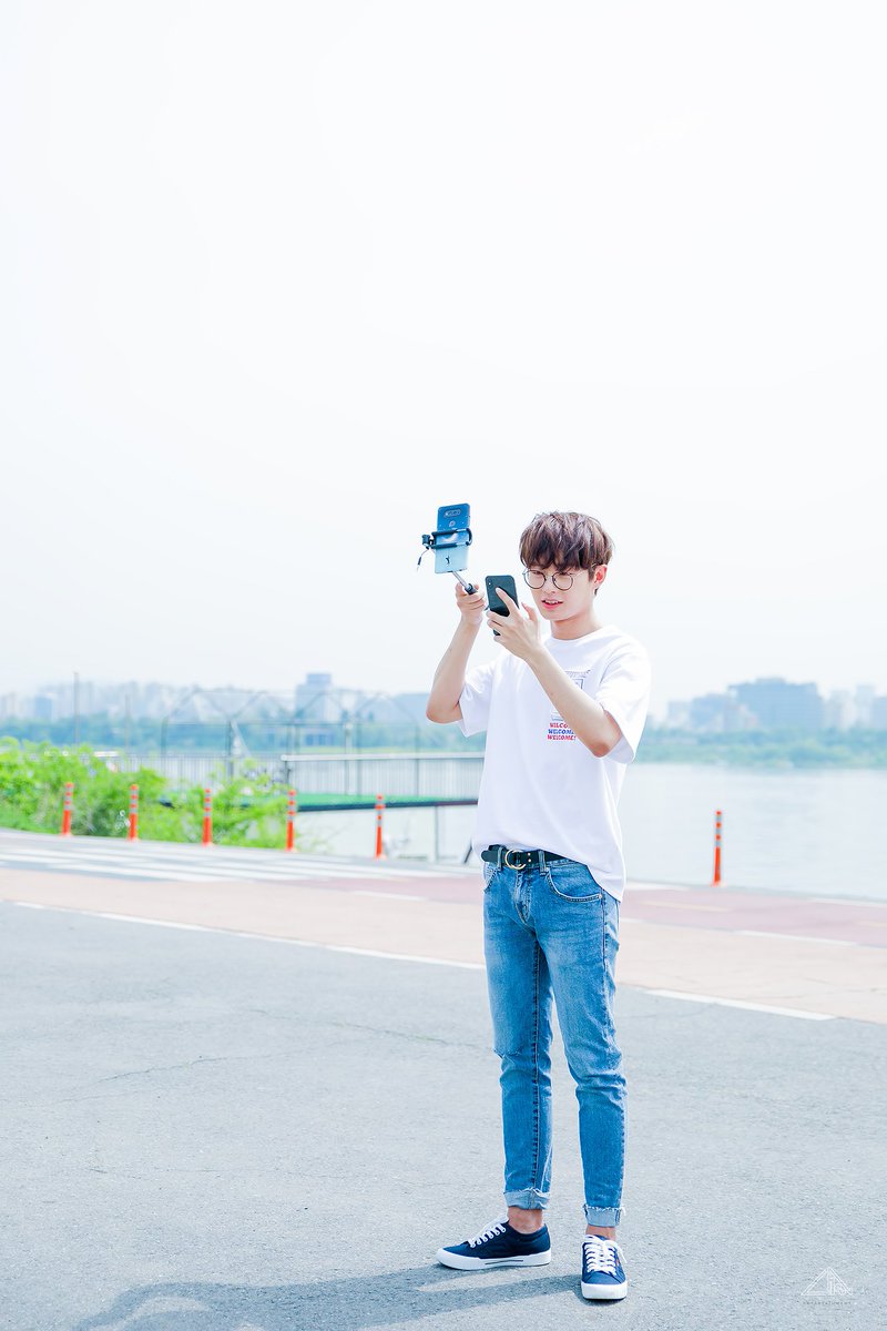 Official_Choon's tweet photo. [#용국] 용국이의 나들이💕 브이앱 촬영 비하인드 포스트가 공개되었습니다!
청량미 넘치는 용국의 사진은 아래 URL을 통해 더 많이 확인 할 수 있습니다😄😄
🔹https://t.co/3mZw93iQJX https://t.co/A0Qquq4TDt