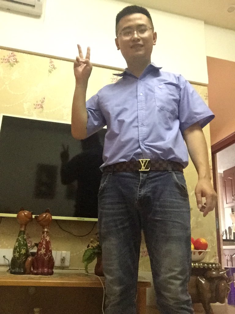 JamesCageWhite's tweet photo. Thanks everyone for buy my t shirt,now i have money to buy a nice belt,tomorrow I'm gonna wear this belt to company,very cool very swag,I like it:) https://t.co/3fqKRXXRXu