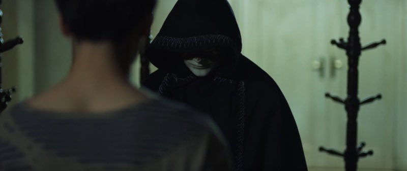 Then who’s the one controlling Seokjin?The place shown at the end of the music video.6 coat hangers, and a shadow standing in front of it.The shadow is a mysterious man wearing a mask, seeming to be the owner of the Magic Shop