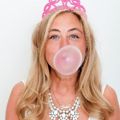 Juliette_thiry's tweet photo. Cette jolie bouillle ? C’est celle de @lucievd, blogueuse et influenceuse belge qui nous a rendu visite la semaine dernière à l’@ISFSC_Flash 👩🏼#ISFSCLab https://t.co/kbHEE3ctpE
