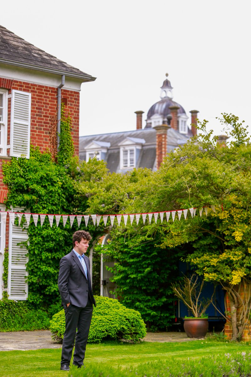 WellingtonUK's tweet photo. Last Friday we were treated to the wonderful 'Shakespeare in The Master's Garden' marking the end to a brilliant week of Welly Fringe performances! 🎭 #WellyIndividual #OnlyAtWelly 
📸 See the full album of photos here: https://t.co/iR6Jxvzjm9 https://t.co/LfAOqxBEMW