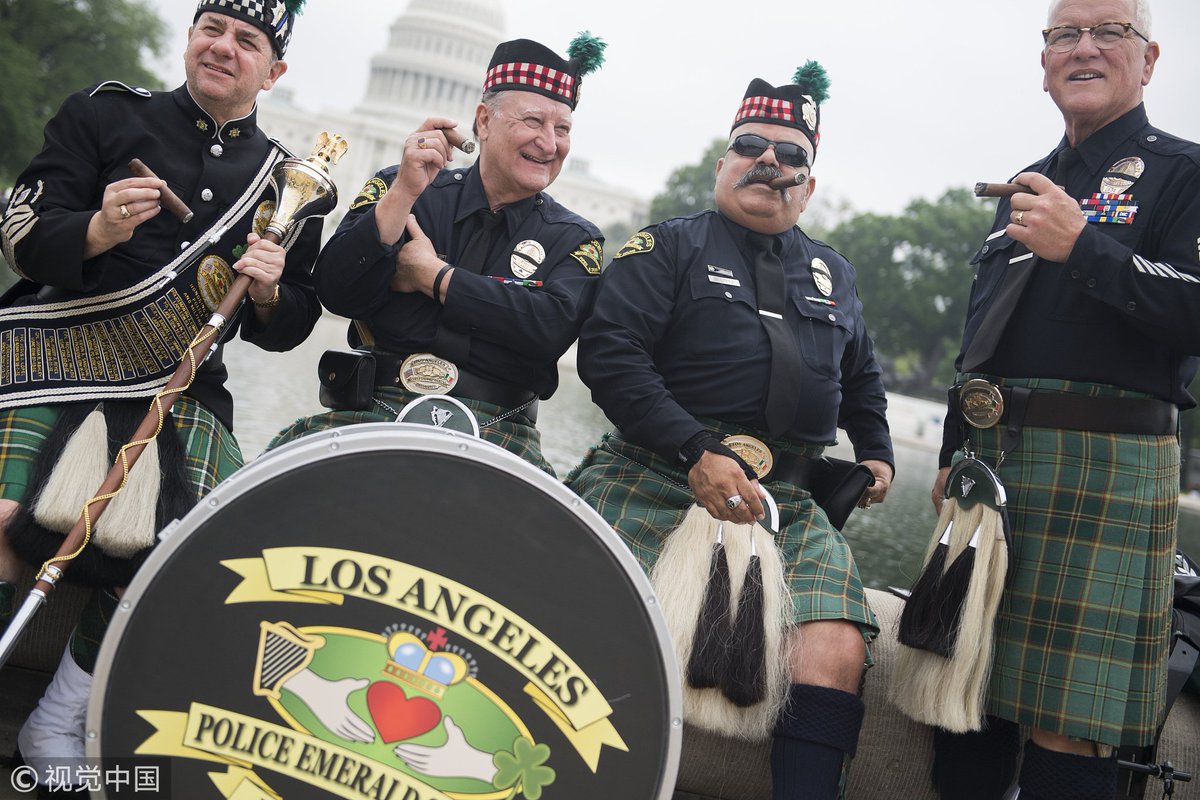 CGTNOfficial's tweet image. #US police officers wearing traditional suits to celebrate #NationalPoliceWeek2018 near the Capitol #ReflectingPool in #Washington DC, US