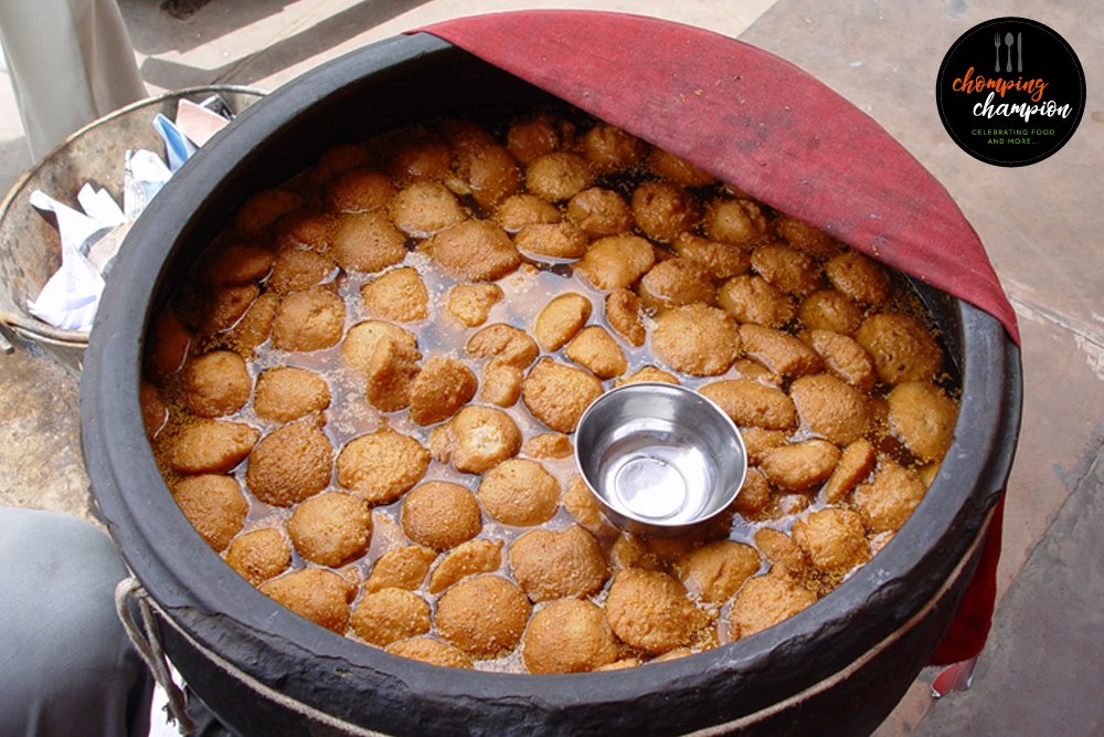ChompingChamp's tweet photo. Kanji Vada in Jaipur, India #lentil #streetfood #drink #tangyfood #mustard #vegetarian #spicyfood #Jaipur #Rajasthan #foodphotography #chompingchampion https://t.co/Vpfk3ZoJDR
