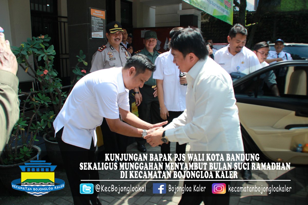 KecBojongloakal's tweet photo. Kunjungan Bapak PJS WALI KOTA BANDUNG DR. Muhamad Solihin Sekaligus Munggahan Menyambut Bulan Suci Ramadhan di Kantor @KecBojongloakal 
@ekataofik @willyudia @Kpurbani @AntonSugiana @pembdg @HumasBdg https://t.co/heyBZiYj4C