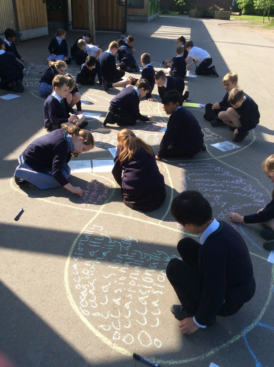 What are sunny mornings for? Giant spelling scribbles of course! #personalisedlearning #childled #getoutside @limetreepa @DunhamTrust