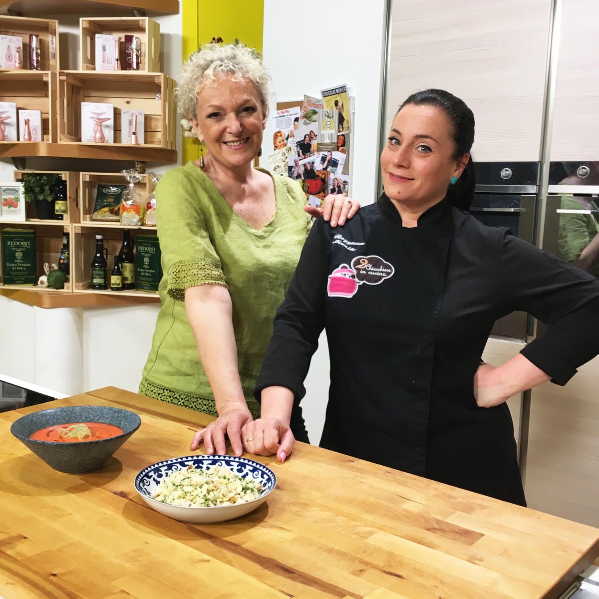 Il #CousCous è un alimento tipico del Nordafrica, della Sicilia e della Sardegna, e oggi Ilenia e Cristina prepareranno un piatto con #rucola e #gamberetti davvero prelibato 😋. #goldenchef #ricette #cucina #cucinare #food #buonappetito #cooking #instagood #food #ricetta