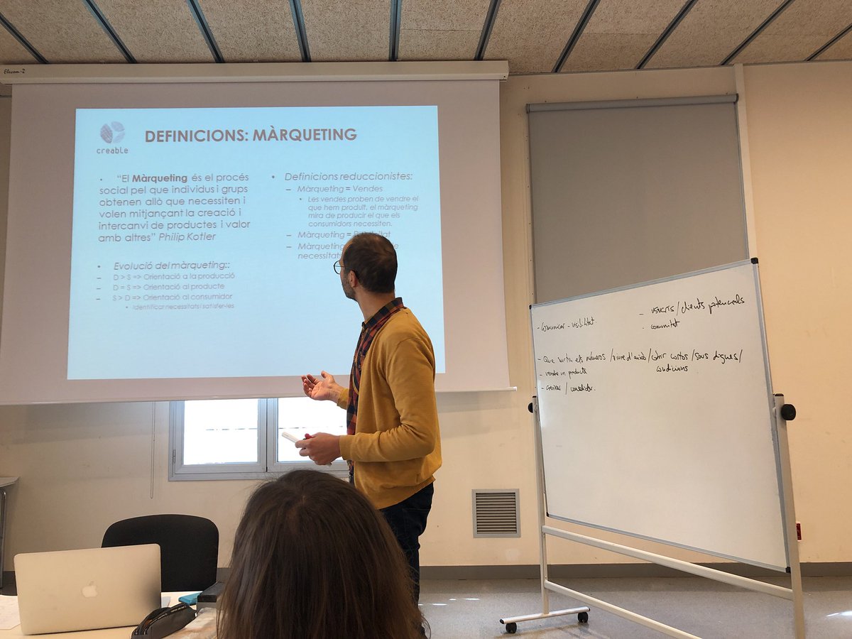 musicoopcat's tweet photo. Primer dia de la formació a @CafedeMarEC amb @CoopMaresme i Jordi Soler de #creable. @XarxaClack @Artijoc #invitro #mir https://t.co/A88IJK64AY