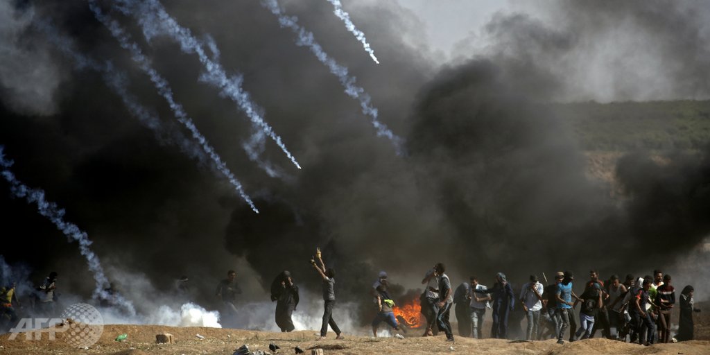 UNHumanRights's tweet photo. .@UNHumanRights condemns the appalling, deadly violence in #Gaza yesterday during which 58 Palestinians were killed and almost 1,360 demonstrators were injured with live ammunition by Israeli security forces. https://t.co/rn1bztRLMS