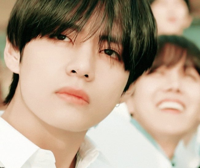 Do you remember this?When Seokjin is looking down at the members in Euphoria, all the members are happily cheering, but only Taehyung has a mysterious expression.