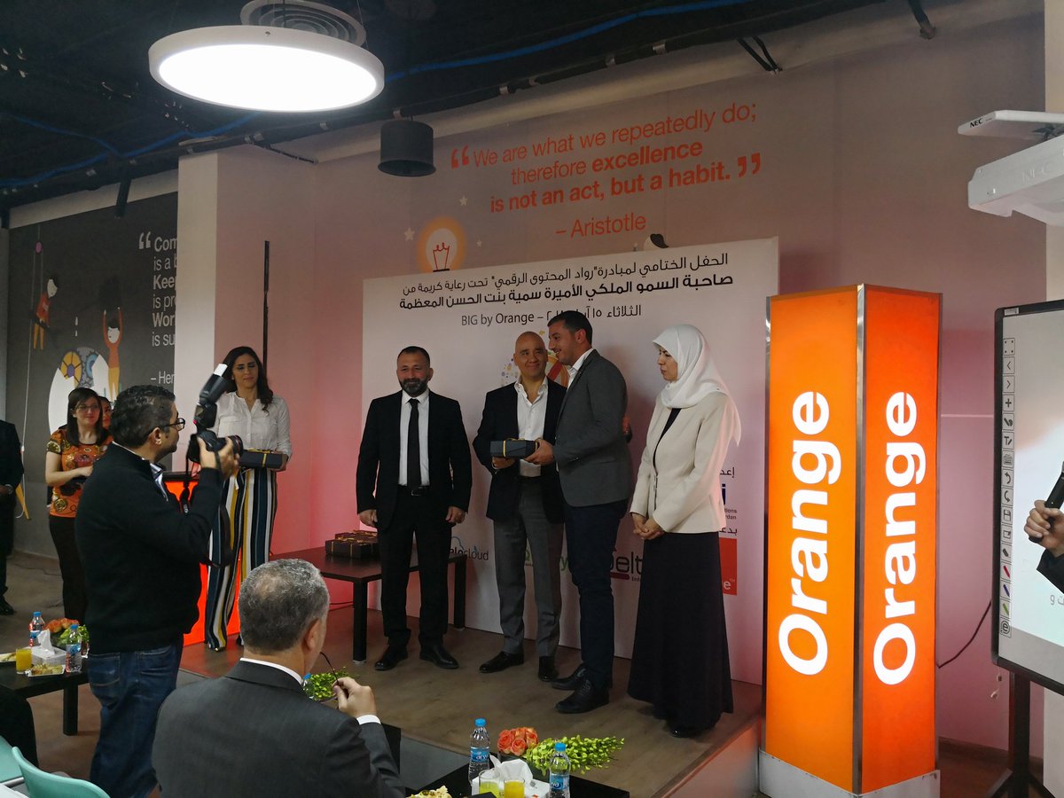 qbsme's tweet photo. تكريم شركة الجودة لحلول الأعمال، الراعي التقني #مبادرة_رواد_المحتوى #Arabic_content @aqauod @aminmuwafi #qbs https://t.co/pAmK1TUwSZ