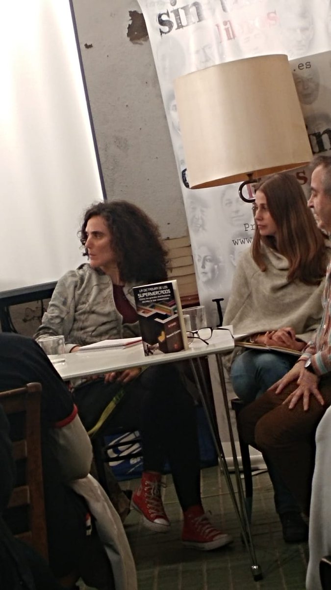 Carrocombate's tweet photo. Muchas gracias a los que estuvisteis ayer con nosotras en la librería Sin Tarima de Madrid para charlar sobre consumo responsable con @BrendaChavez_ @anaetc y @AkalEditor. ¡Os esperamos en la próxima! https://t.co/ZutIxWzetp