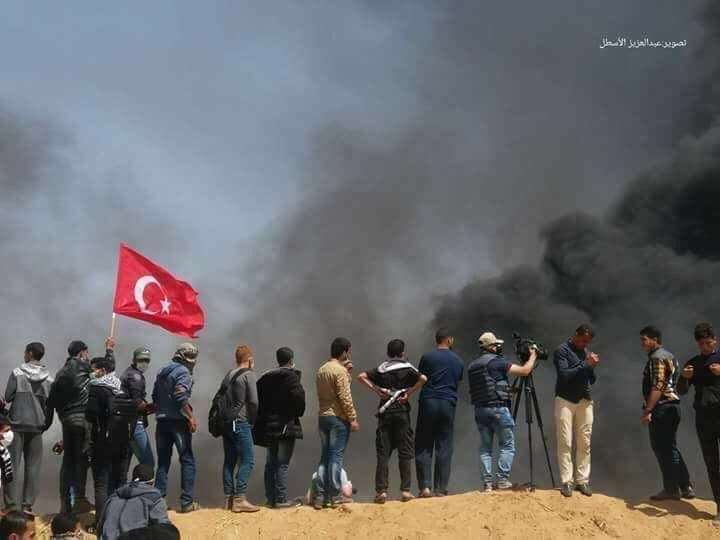 Gazze’de elinde Türk bayrağıyla terörist İsrail’e karşı direnen Filistinliler..
İşte bu yüzden son umut, son kale Türkiye.. #KudüsiçinSesVer #Gazze #IsraelTerrorist #israelTerrorists #TerroristIsrael #USEmbassyJerusalem #usa #BreakingNews #Palestina