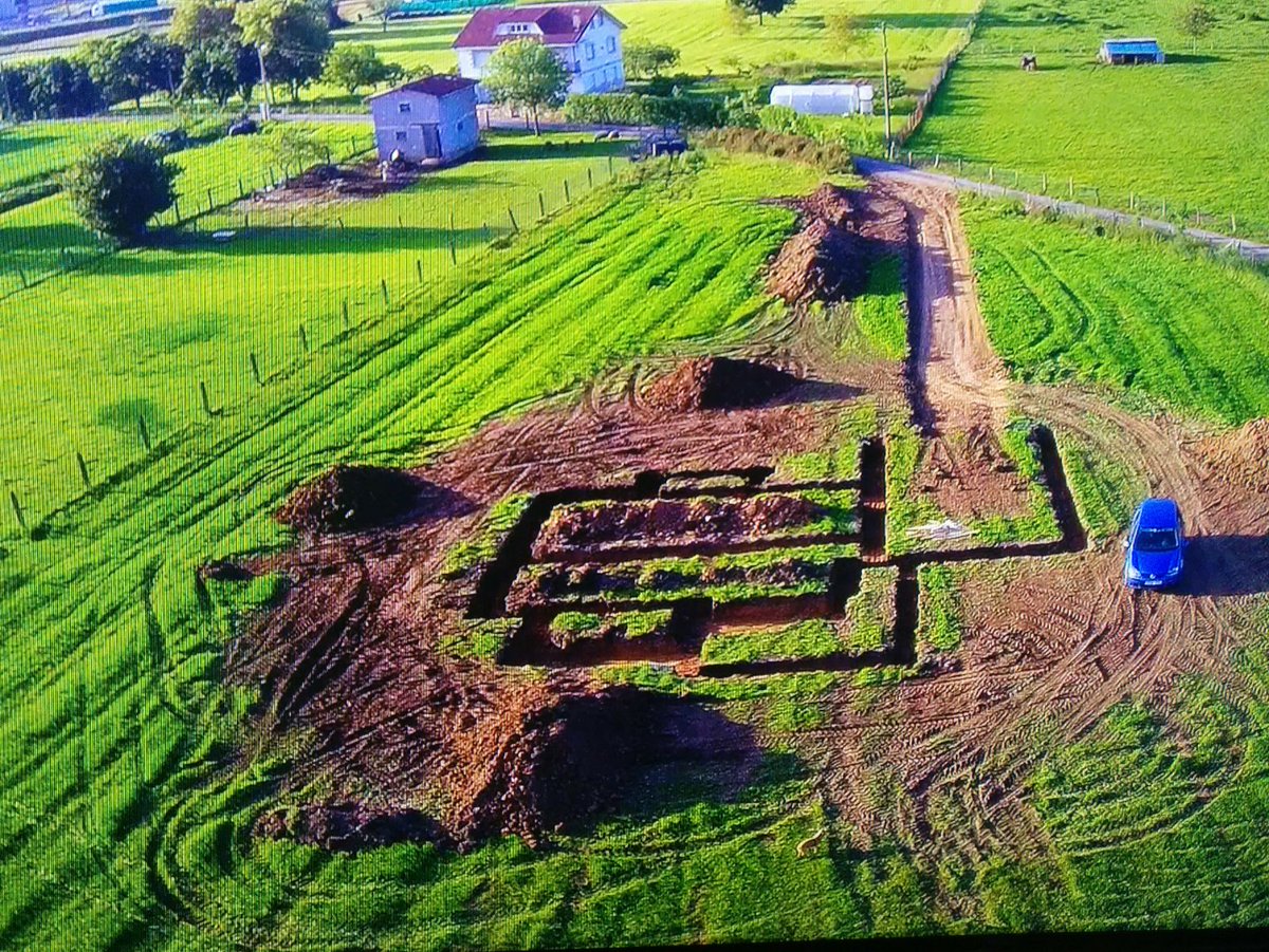 maderasinlimite's tweet photo. Excavación a vista de pájaro. Empezamos la construcción llave en mano de una vivienda de #entramadoligero de #maderatratada https://t.co/CSOVSkA1eB