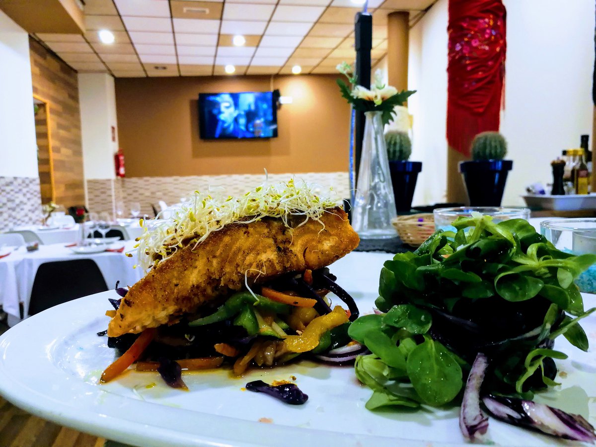 grupo374's tweet photo. Descubre las propuestas de nuestros #Restaurantes para hoy visitando sus páginas. ¡Tendrás un irrefrenable deseo de hacer tu reserva ya mismo! ¡Deliciosas es poco! 😍💖 #Grupo374 @elochoymedio @colmadorivera_ @MONVALENCIA_ #ElCaféDelMar https://t.co/rNGtE1di1A