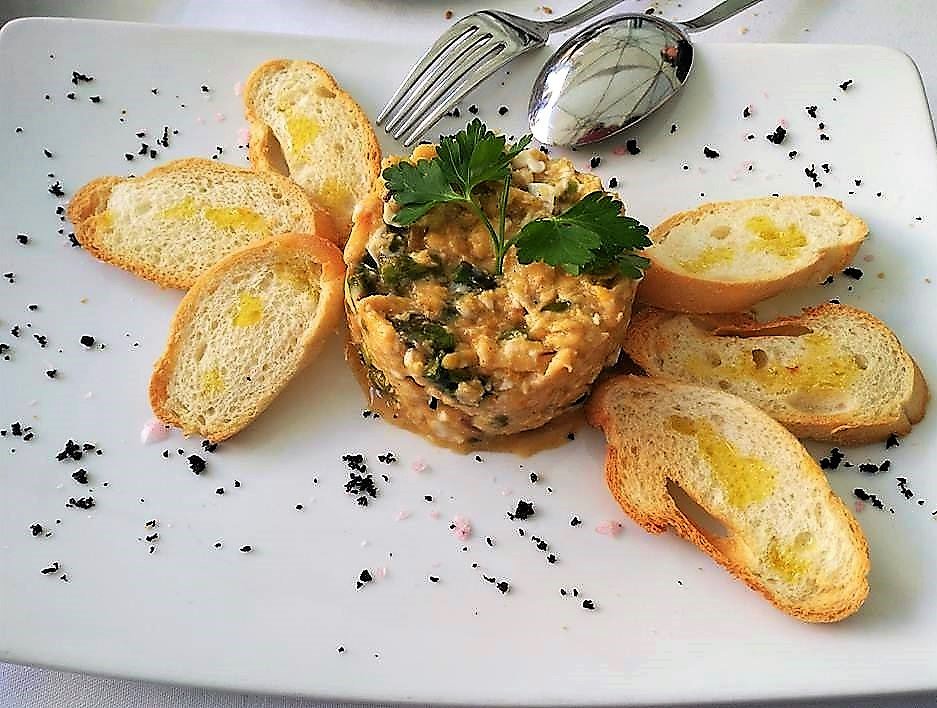 Platos sencillos pero llenos de sabor te esperan en #ElOchoyMedio 😍😋 Reservas: 📞 963 92 20 22 #yummy #foodie