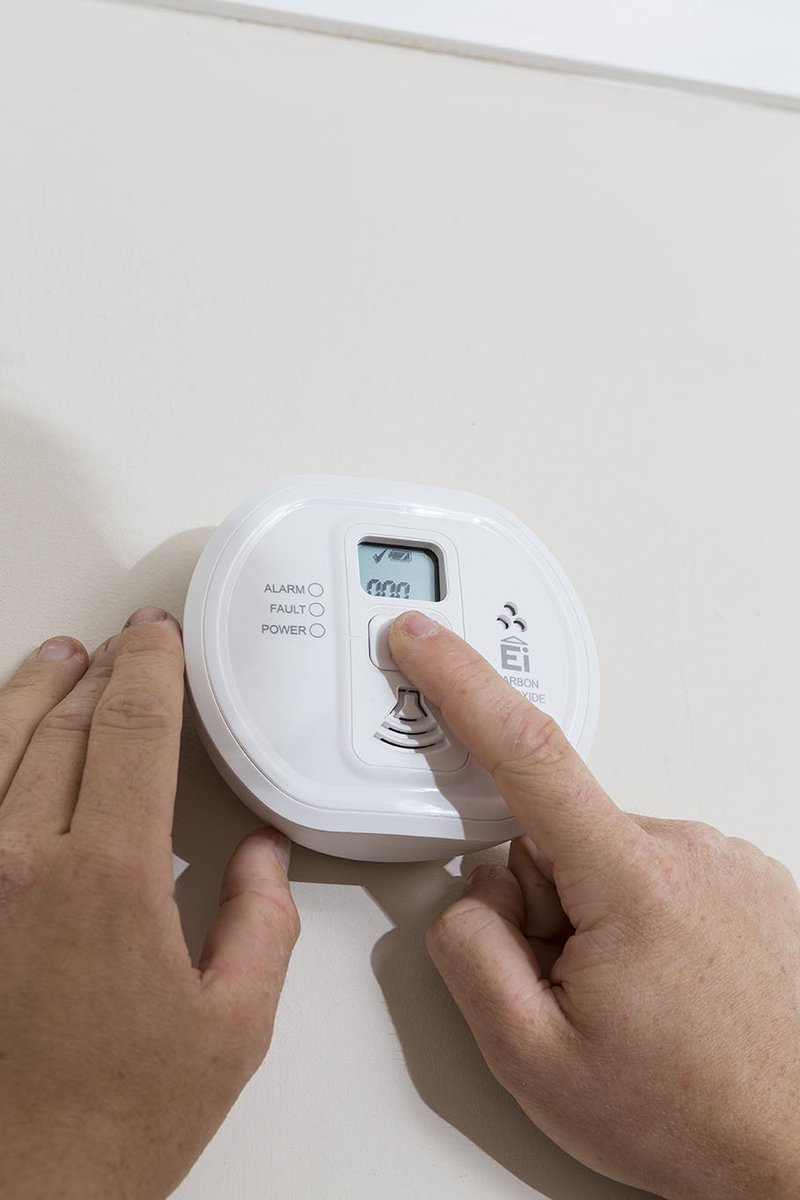 GasSafeRegister's tweet photo. Here's a #TuesdayTip - remember to install an audible CO alarm in your property, it could save your life. For more info on CO you can visit our website: https://t.co/D8CM0eVwEw https://t.co/hHSoYsrHCy