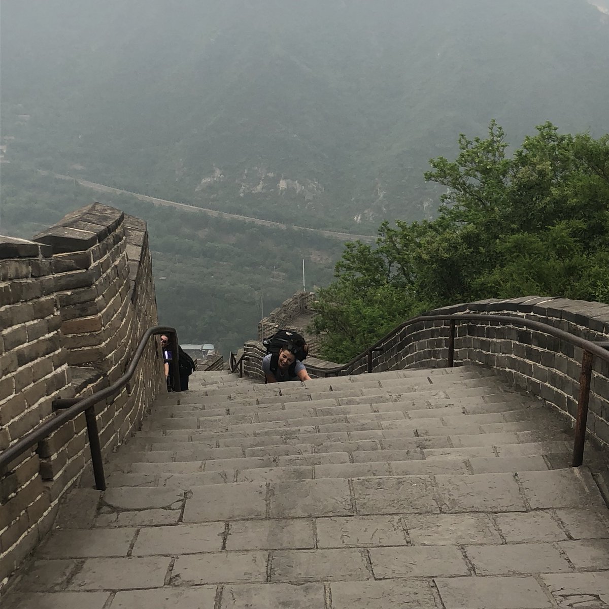 MsMBrooks's tweet photo. Day 4: Today we came, we saw, and we conquered The Great Wall. None of our prior Grouse Grind training could have prepared us for this day (#ChinaGrind). #MulgraveChina crushed it and have safely arrived in the rural community of Gufubao! 🏯🏔💦 https://t.co/GAl1cBNOjX