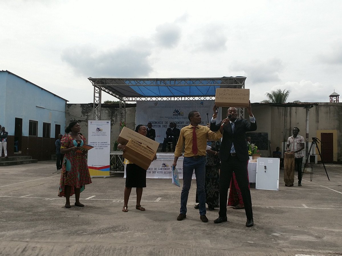 SPACE_RDC's tweet photo. Remise des kits sous forme de scénette https://t.co/ZDomZ02SMK