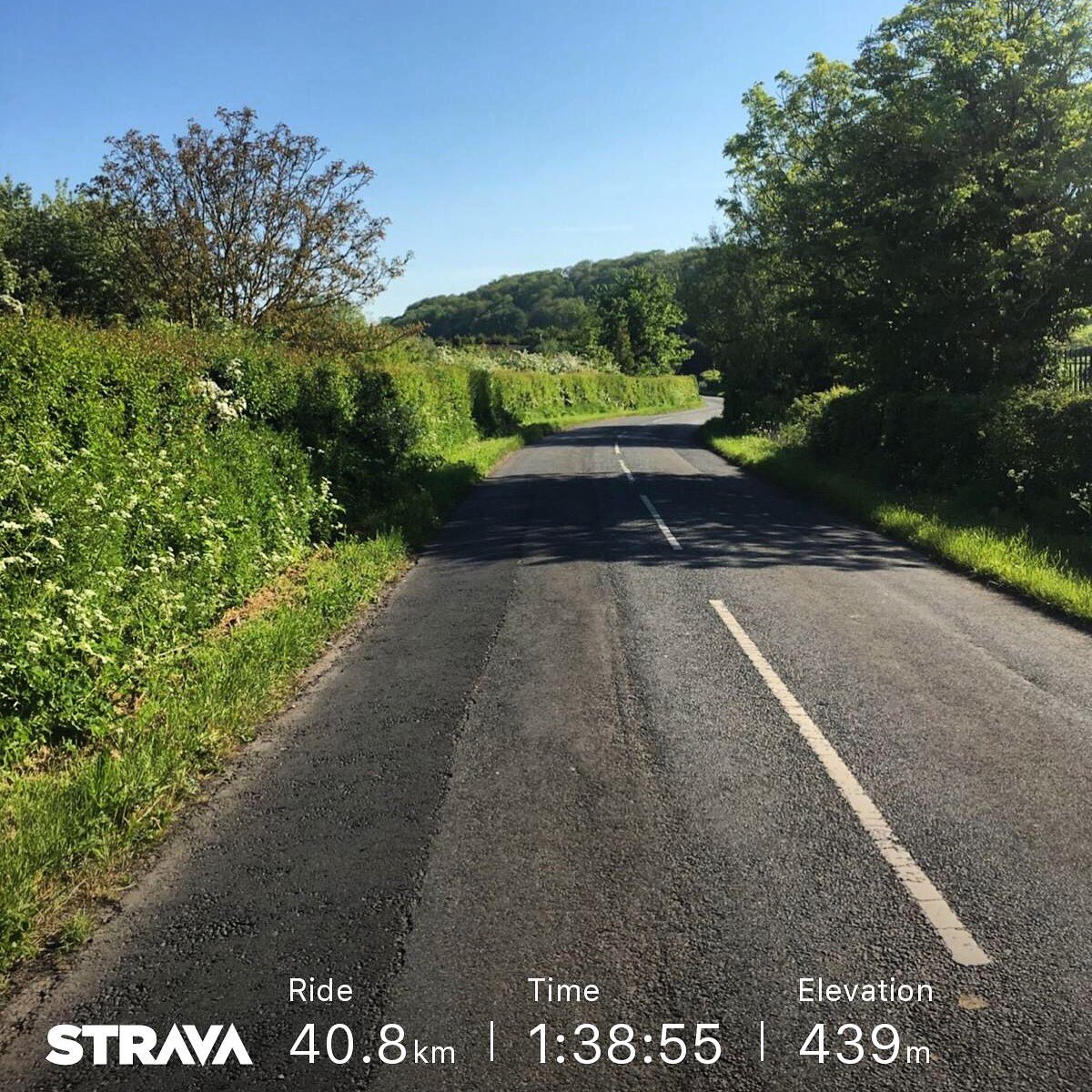 cyclingthefront's tweet photo. Lovely way to start the day. Couldn’t resist, what with it being such a perfect day #bike #Bristol #weekdayride #bikeride #outdoors #roadbike #cycle #springrides #ride #outside #outsideisfree #cyclinglife #theplacesweride #climbing #lanes #lanelife #climbing https://t.co/cHGLazfoRW
