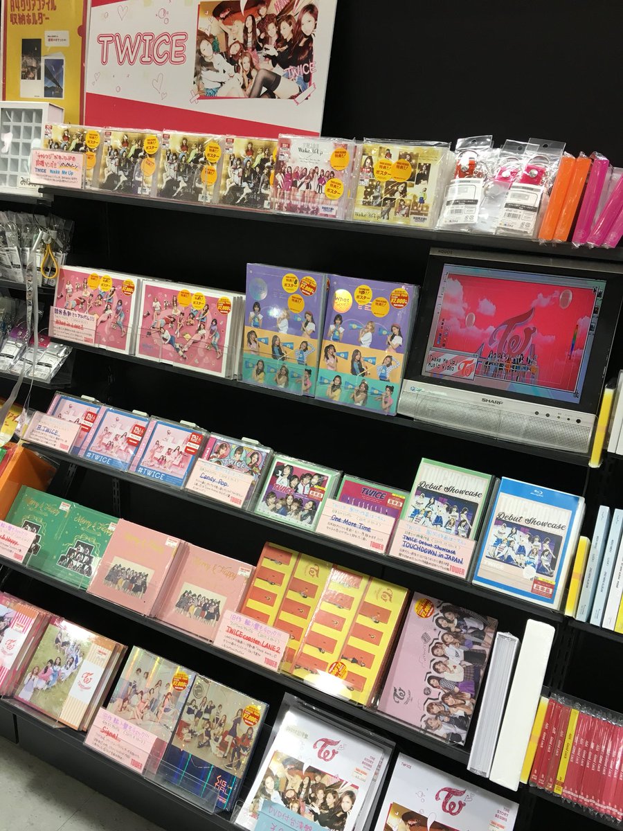 TWICE 】本日入荷したTWICEのニューシングル「Wake Me Up」、新宿店大