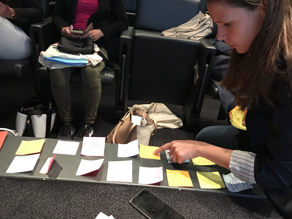 Ellesbougent's tweet photo. #AG #EllesBougent Notre cheffe de projet #InnovaTech2018 @FederElsa fait le bilan des idées 💡 de nos partenaires présents pour créer de nouvelles actions en vue de sensibiliser les jeunes filles aux filières / carrières scientifiques & techniques 👌 #atelier #mixité https://t.co/B1eg3AwfSa