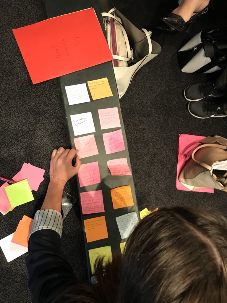 Ellesbougent's tweet photo. #AG #EllesBougent Notre cheffe de projet #InnovaTech2018 @FederElsa fait le bilan des idées 💡 de nos partenaires présents pour créer de nouvelles actions en vue de sensibiliser les jeunes filles aux filières / carrières scientifiques & techniques 👌 #atelier #mixité https://t.co/B1eg3AwfSa