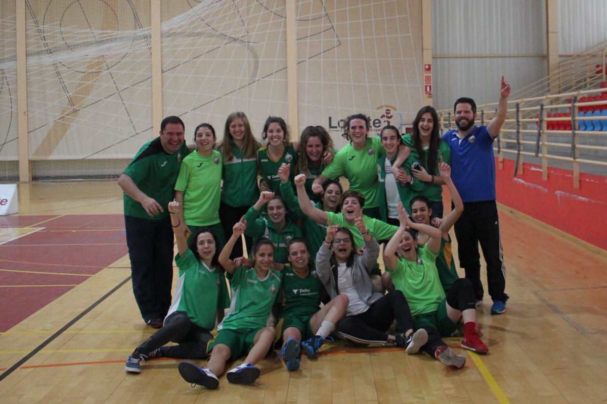 #DiadelBaloncestodeLaRioja
Nuestras #MujeresdeVerde firman una magnífica final ante <a href="/cbsanignacio/">C. B. Sanignacio</a> aunque no aguantaron el último arreón. Pero las sonrisas y los trofeos de subcampeonas seniors y campeonas de Copa Autonómica certifican una temporada de gran crecimiento ¡A seguir!