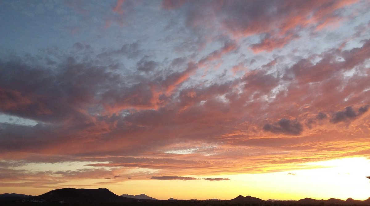 EricaRexes's tweet image. My tranquil sunset on Mother's Day. Hope that the day was special for Mom's everywhere.