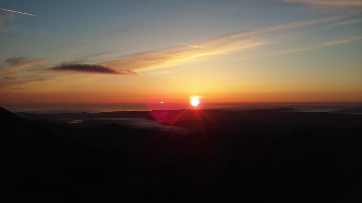 Amazing sunrise in the Carneddau this morning! #snowdonia