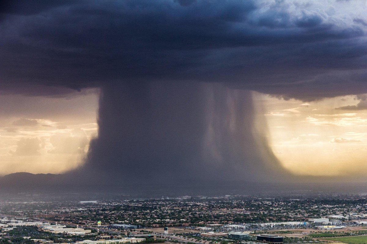 RaymondMessage's tweet photo. Storm Over Phoenix ... π πΊπΈπ€π²
Via: Scott Hefti @Havenlust
#PhoenixStorm #ExtremeWeather #USA https://t.co/5lKx9VMV9D