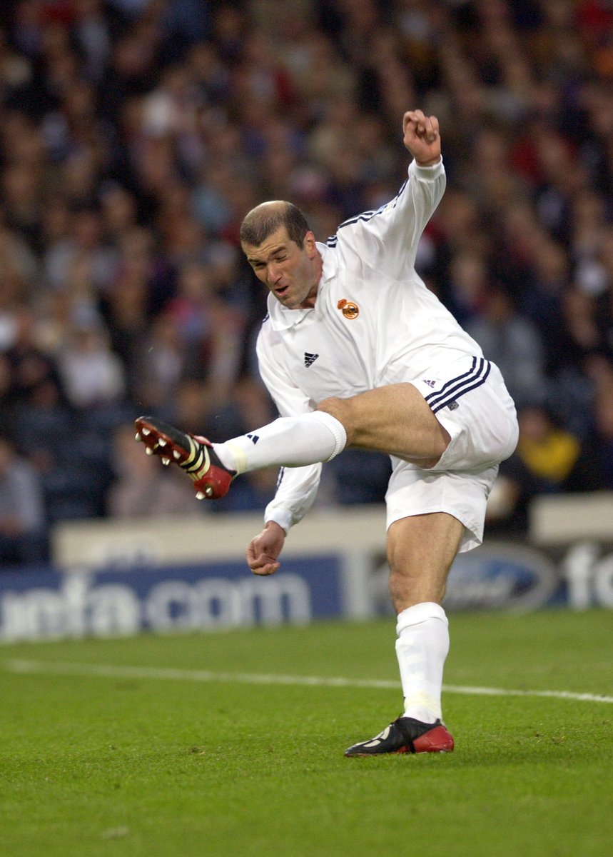 Uefa Champions League Onthisday In 02 Zinedine Zidane Scored That Volley The Greatest Goal In Uclfinal History