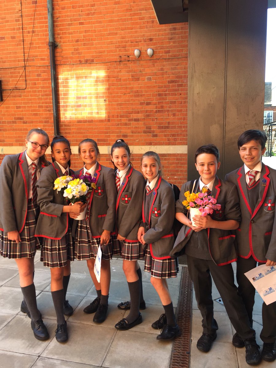 SRRCCRE's tweet photo. Our mini Vinnie leaders sharing their Mary liturgy with primary pupils this morning #proudteacher #youngleaders #prayer @StRRCCollege https://t.co/MdWyW14BKE