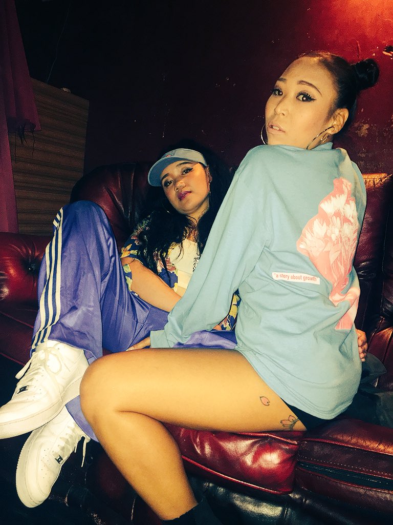 junco0908's tweet photo. #tokyoblue 
#badgyals 🧚🏾‍♀️🦋 https://t.co/MRX8pomREz