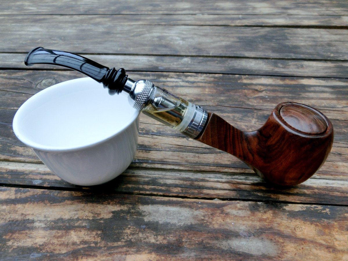 Vapingbase_com's tweet photo. Albert Einstein 👨‍🎓 once said 📢: "I believe that pipe smoking contributes to a somewhat calm and objective judgment in all human affairs" We believe in that too. Read out full review 📋 here.
#vapepipe #vapepipes #vapenation #vapeclouds #vapingbase
https://t.co/5r4KfXd7Uh https://t.co/77BLFIyH0u
