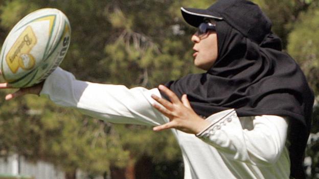 #Exercising and maintaining a #healthy lifestyle can be difficult at the best of times. But imagine doing it while not eating or drinking for most of the day. Here's how to #exercise , eat and sleep well during Ramadan .ow.ly/ASNT30k0hq2