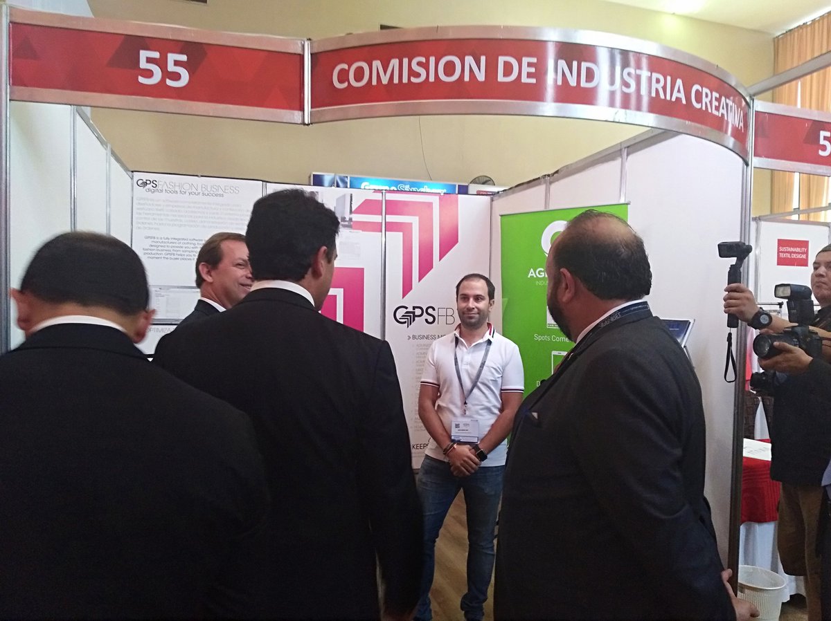 agexport_EN's tweet photo. Ya en #Apparel2018 nuestro socio @GUiSHEM presentando el primer software de costeo, administración ventas, producción y despacho de órdenes  producido en Guatemala enfocado a diseñadores de moda y la industria textil #GuateModa #IndustriaCreativa #ExportaTuTalento @MaloufTony https://t.co/69An9iMTzX